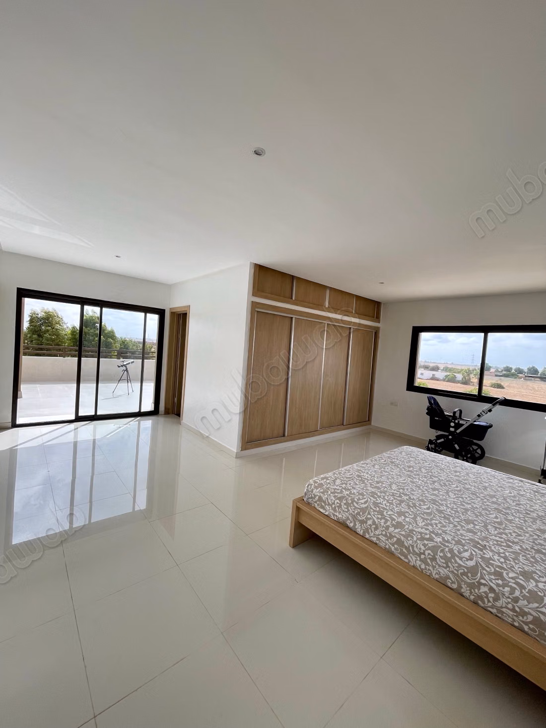 High-end house for sale in Bir Jdid. 5 beautiful bedrooms. All comforts with pool and fireplace