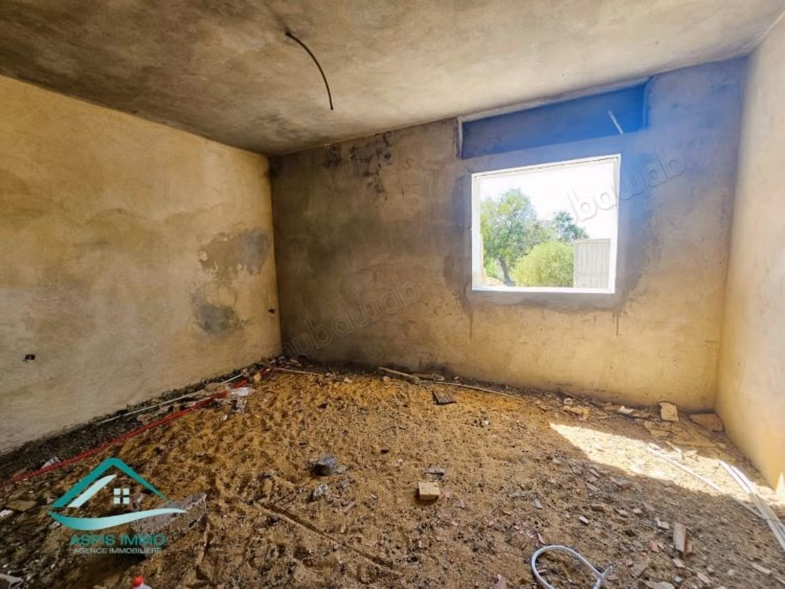 Maison inachevée à assemer kélibia