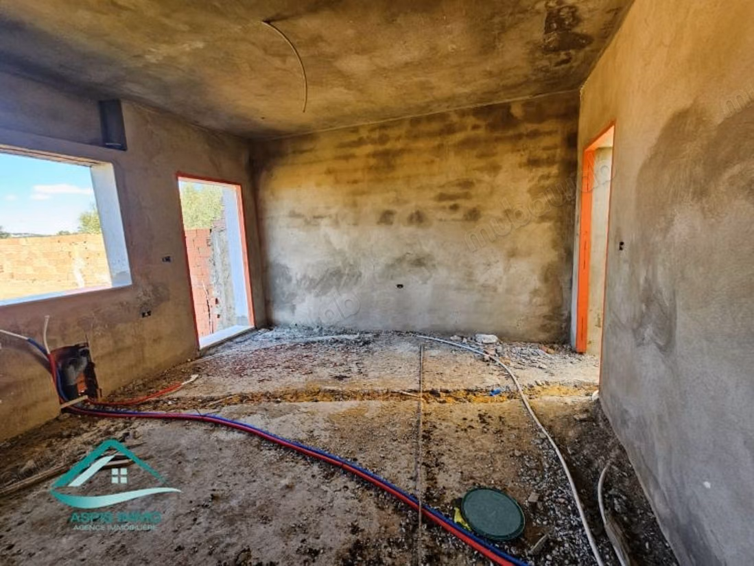 Maison inachevée à assemer kélibia