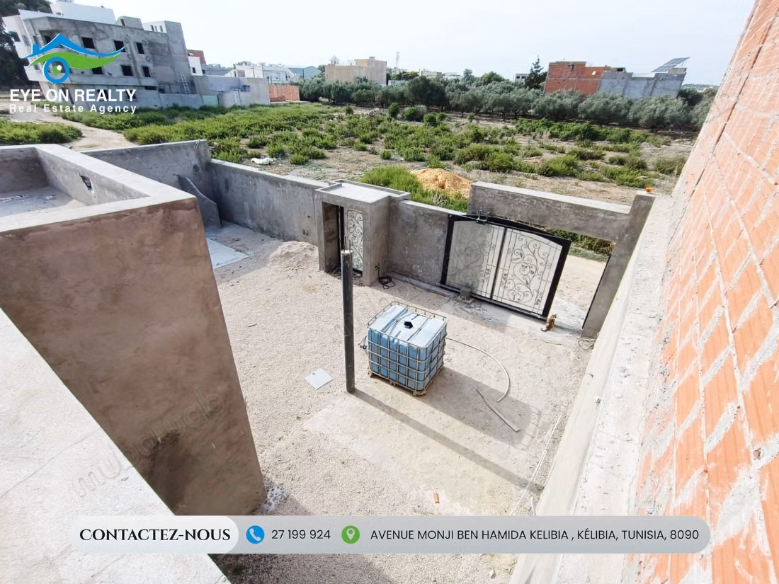 Unfinished villa with pool
