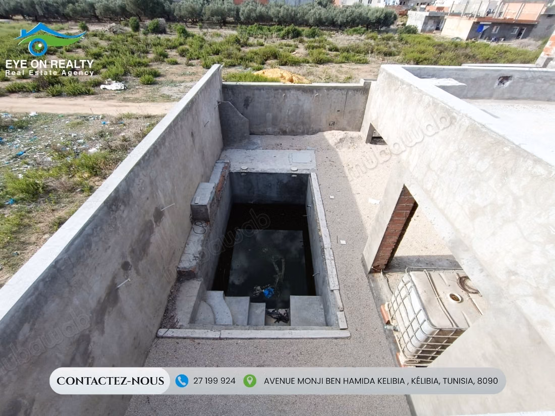Unfinished villa with pool