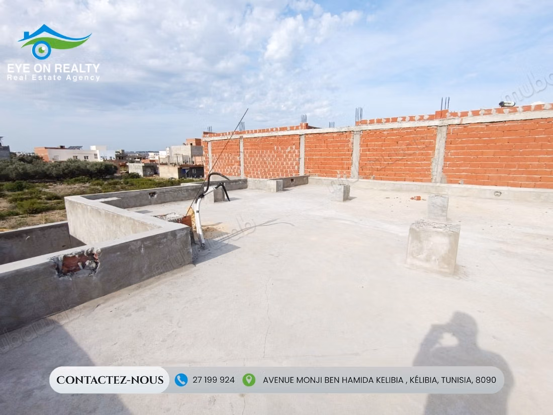 Unfinished villa with pool