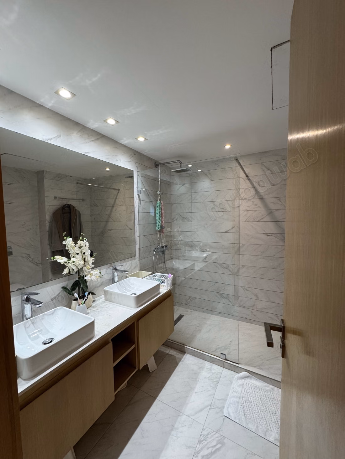 Very nice apartment for rent in Oasis. 2 pleasant rooms. Well furnished