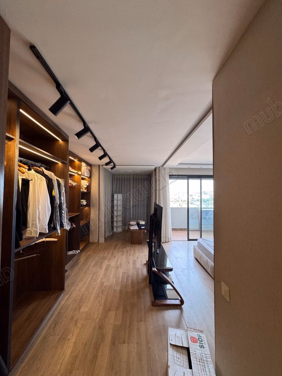 Very nice apartment for rent in Oasis. 2 pleasant rooms. Well furnished