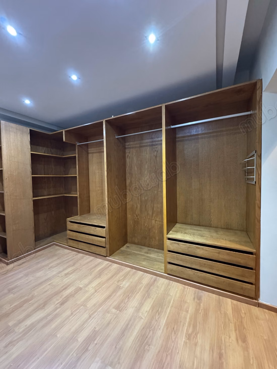 Rental of an apartment in Racine. 3 large rooms. Furnished