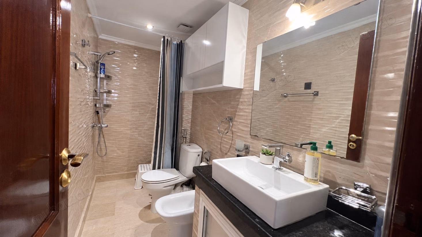 À 1 min du lycée Victor Hugo 
92 m², 2 chambres, 2 salles d’eau, prêt à habiter