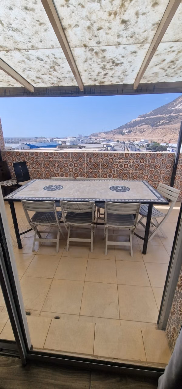 Offre à ne pas rater le seul et l unique appartement de 4 chambres 
a la marina pour la vente