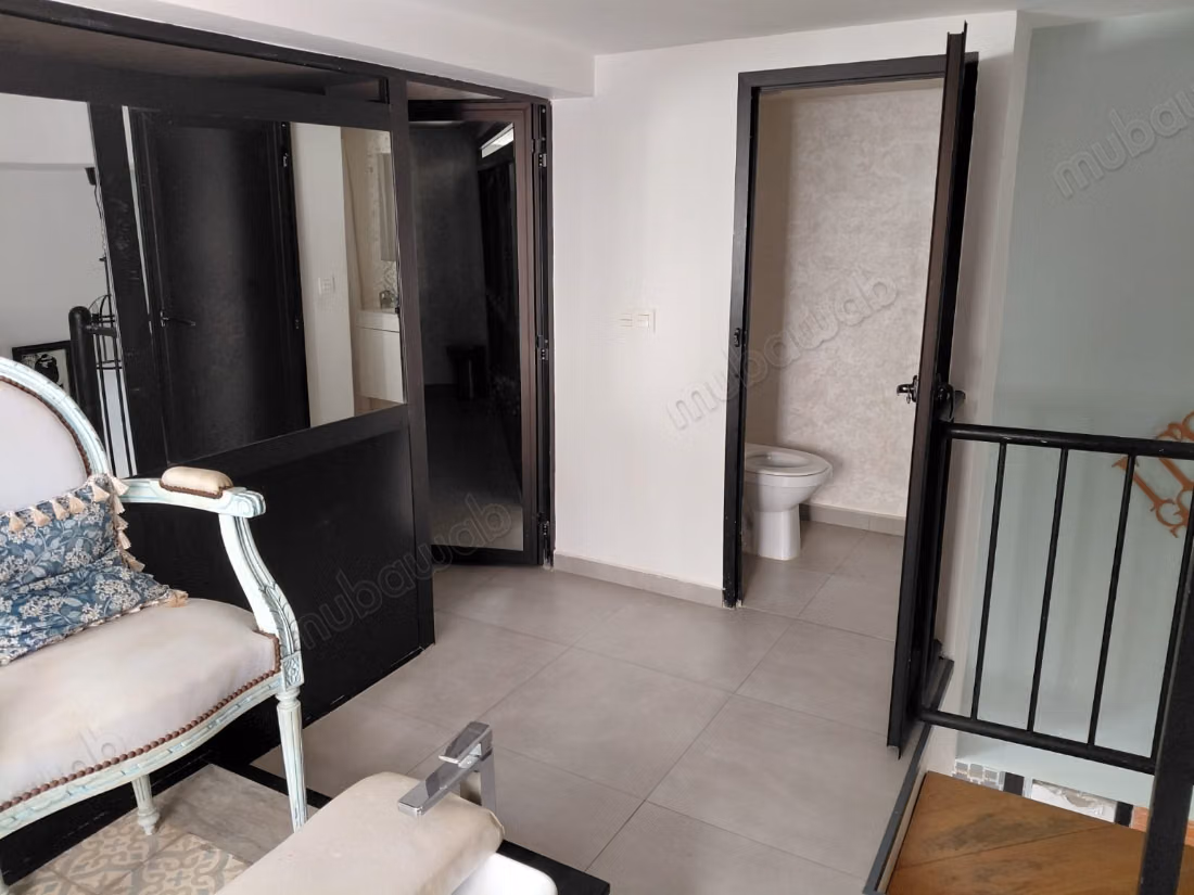 Bureaux et magasins à louer à Ain Diab. Grande surface de 60 m². Service de gardien disponible, climatisation générale