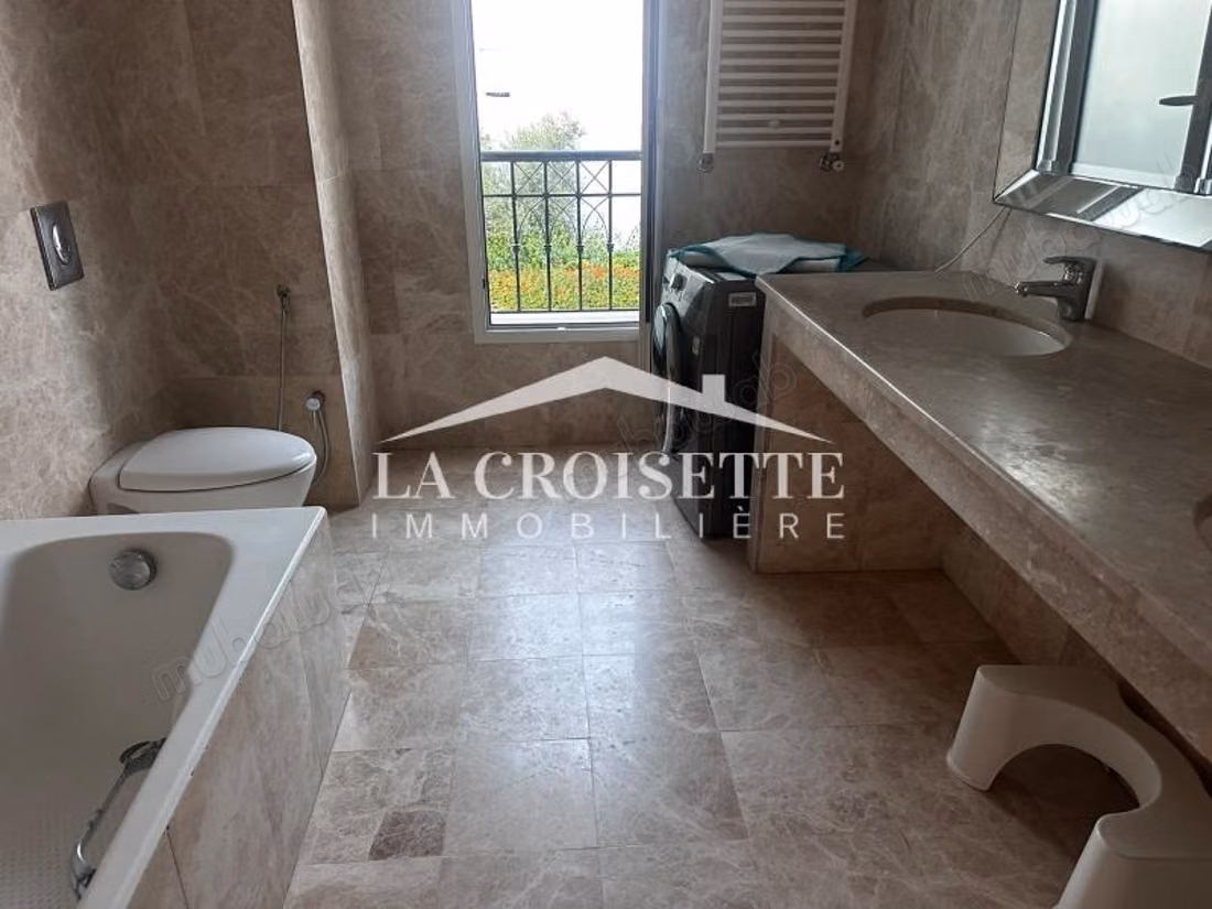 Triplex S5 avec jardin à La Marsa