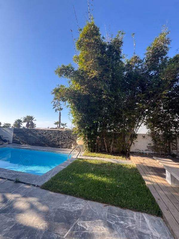 Magnífica villa en alquiler en Dar Bouazza. 4 habitaciones. Vista al mar y puerta blindada