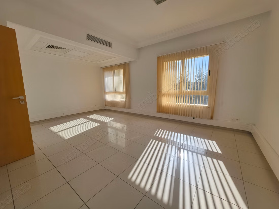Office with five rooms at Lake 1