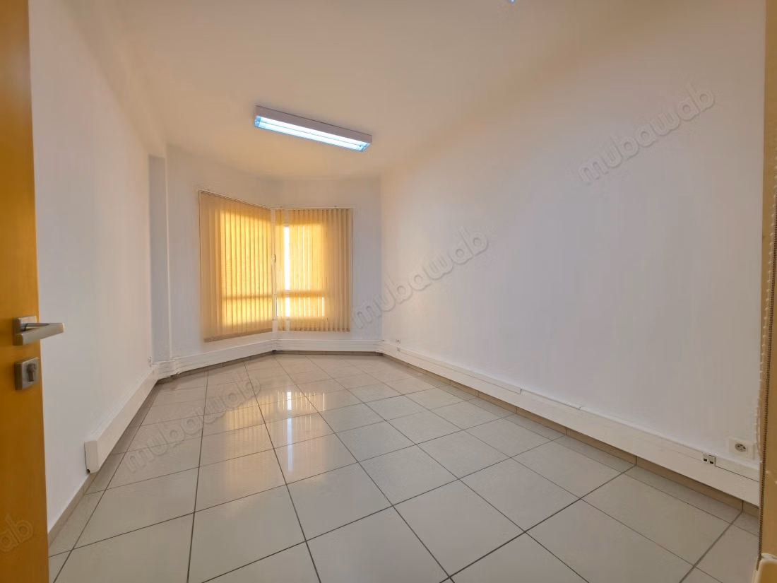 Office with five rooms at Lake 1