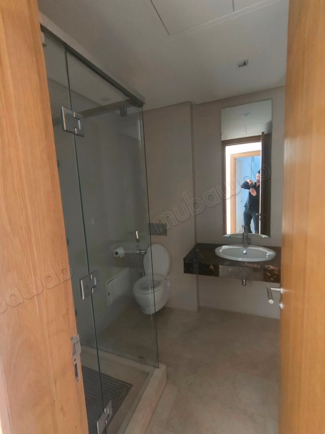 Appartement en location à Souissi. 
3 chambres. 
Double vitrage et chauffage central