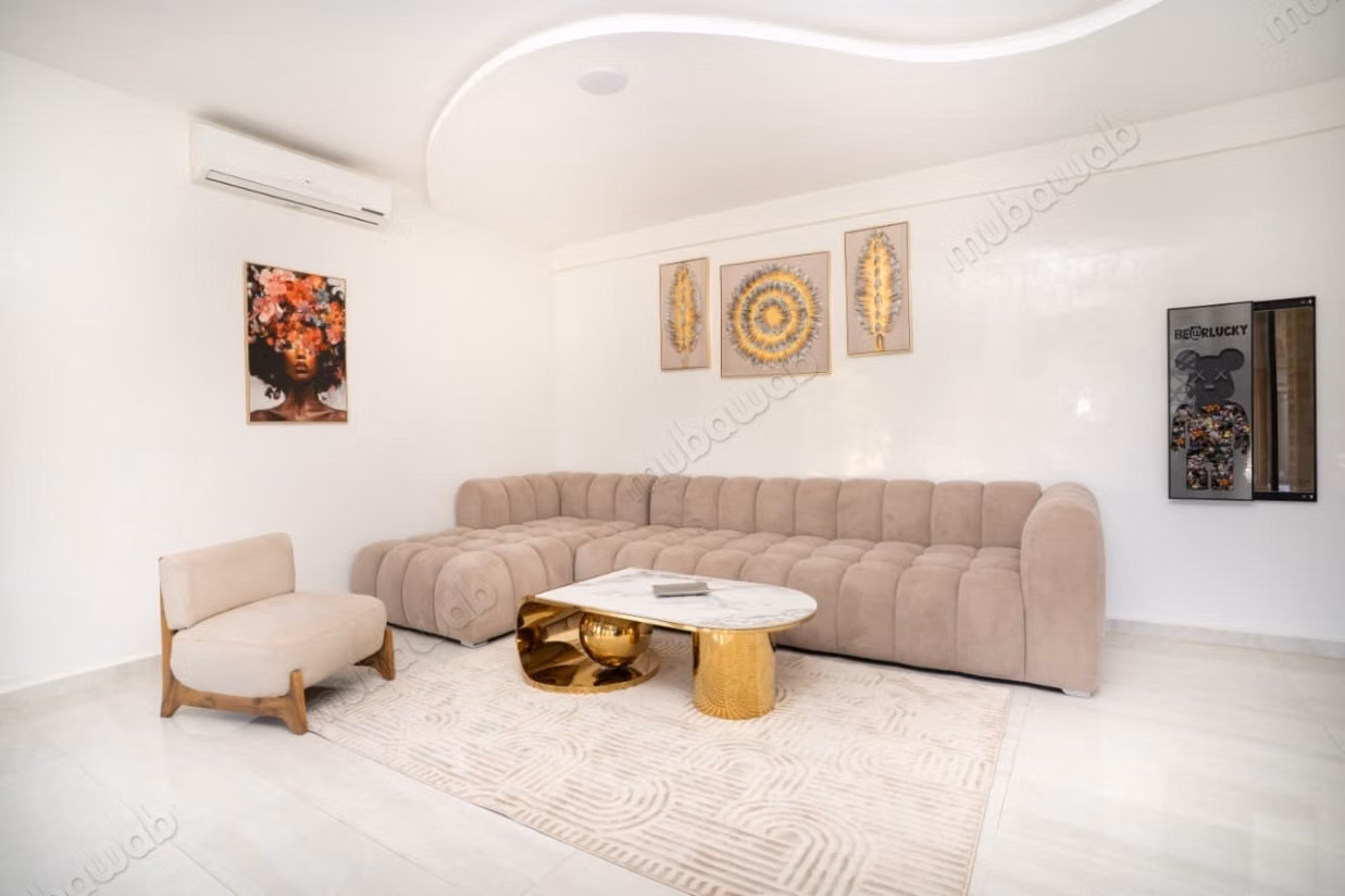 Villa de luxe vide à louer à Route de Fez.
Surface totale 1500 m².
Porte blindée, sécurité