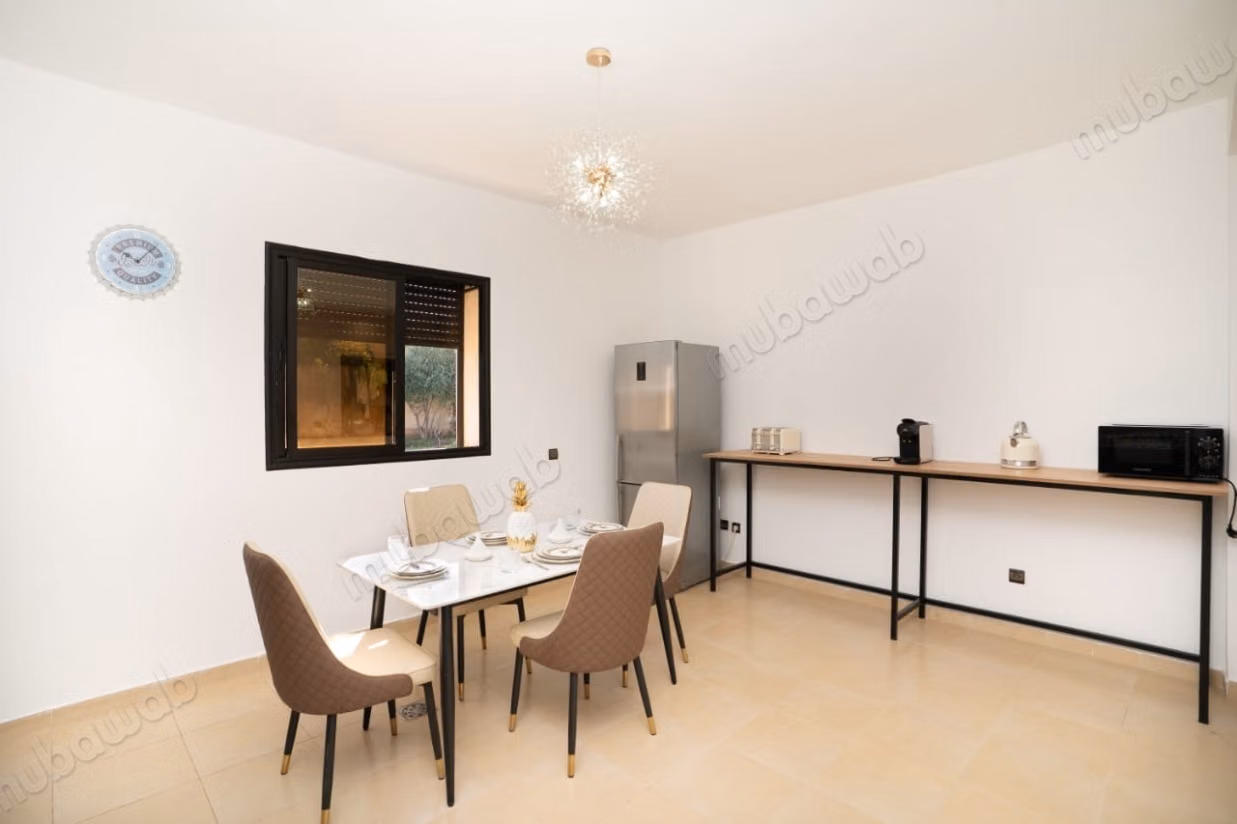 Villa de luxe vide à louer à Route de Fez.
Surface totale 1500 m².
Porte blindée, sécurité