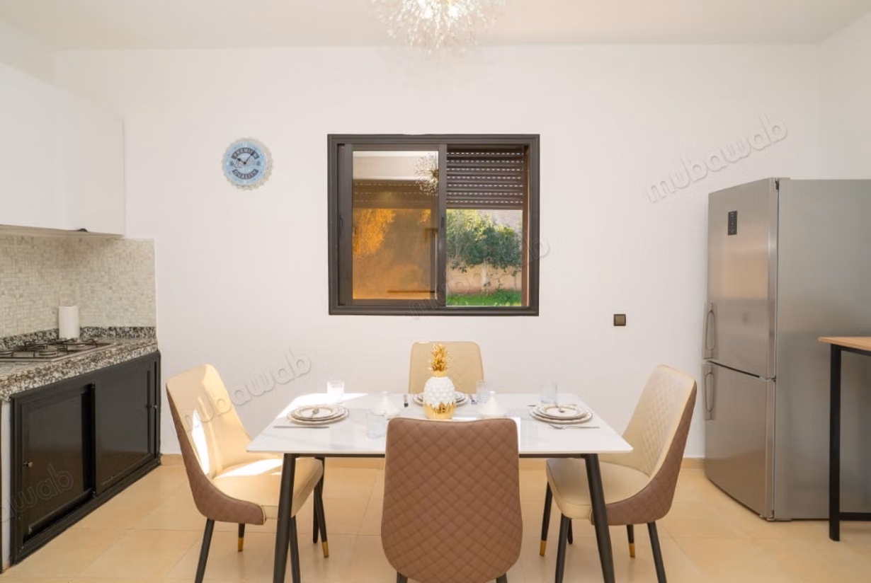 Villa de luxe vide à louer à Route de Fez.
Surface totale 1500 m².
Porte blindée, sécurité