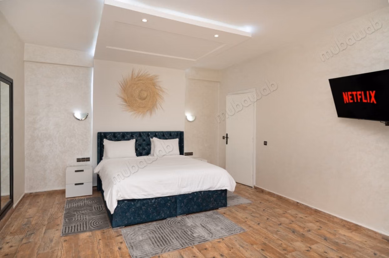 Villa de luxe vide à louer à Route de Fez.
Surface totale 1500 m².
Porte blindée, sécurité