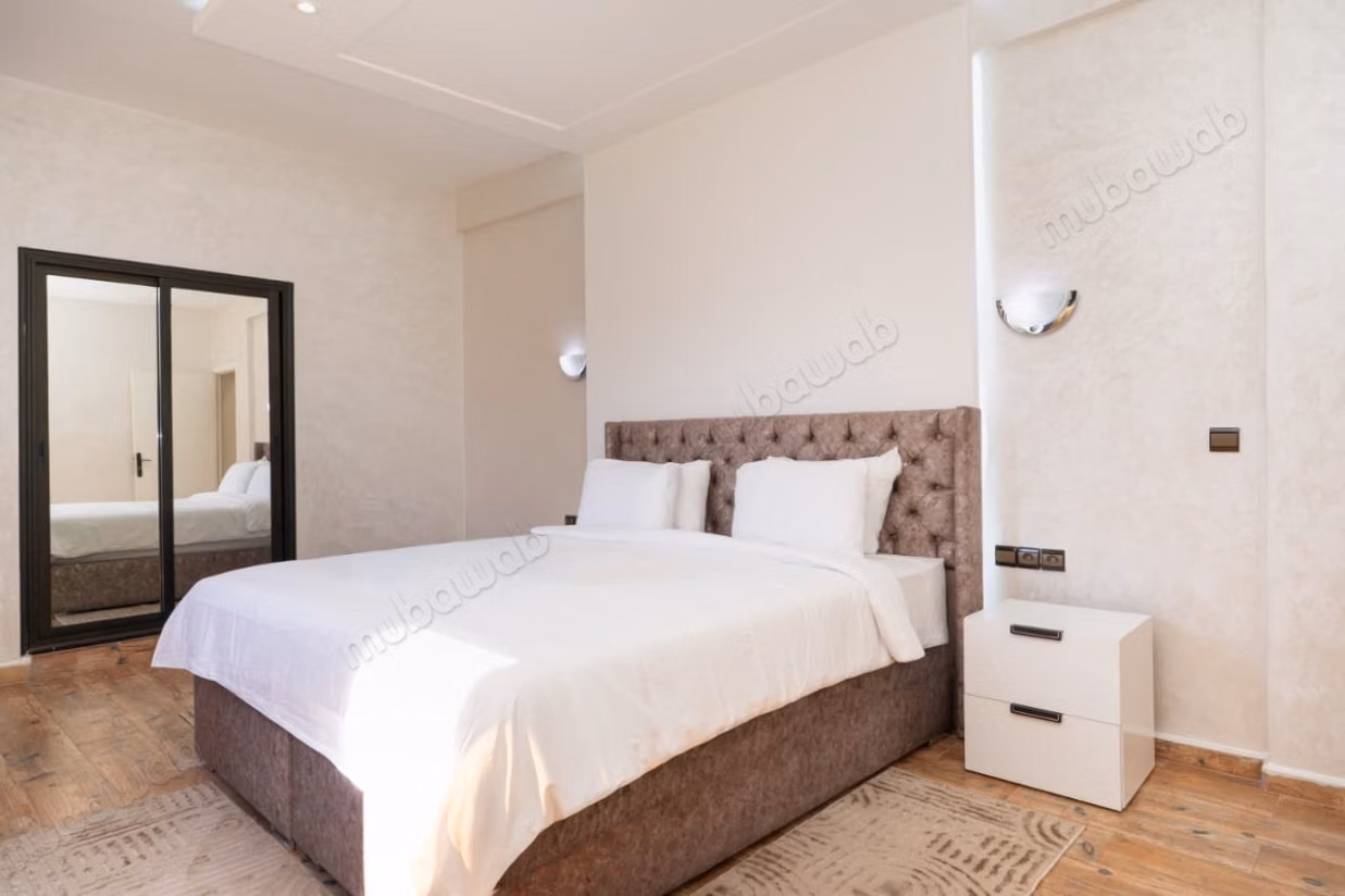 Villa de luxe vide à louer à Route de Fez.
Surface totale 1500 m².
Porte blindée, sécurité