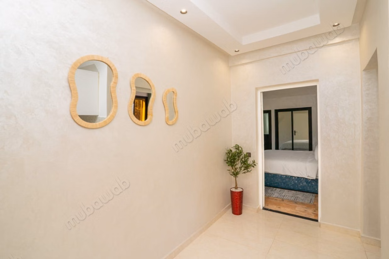 Villa de luxe vide à louer à Route de Fez.
Surface totale 1500 m².
Porte blindée, sécurité
