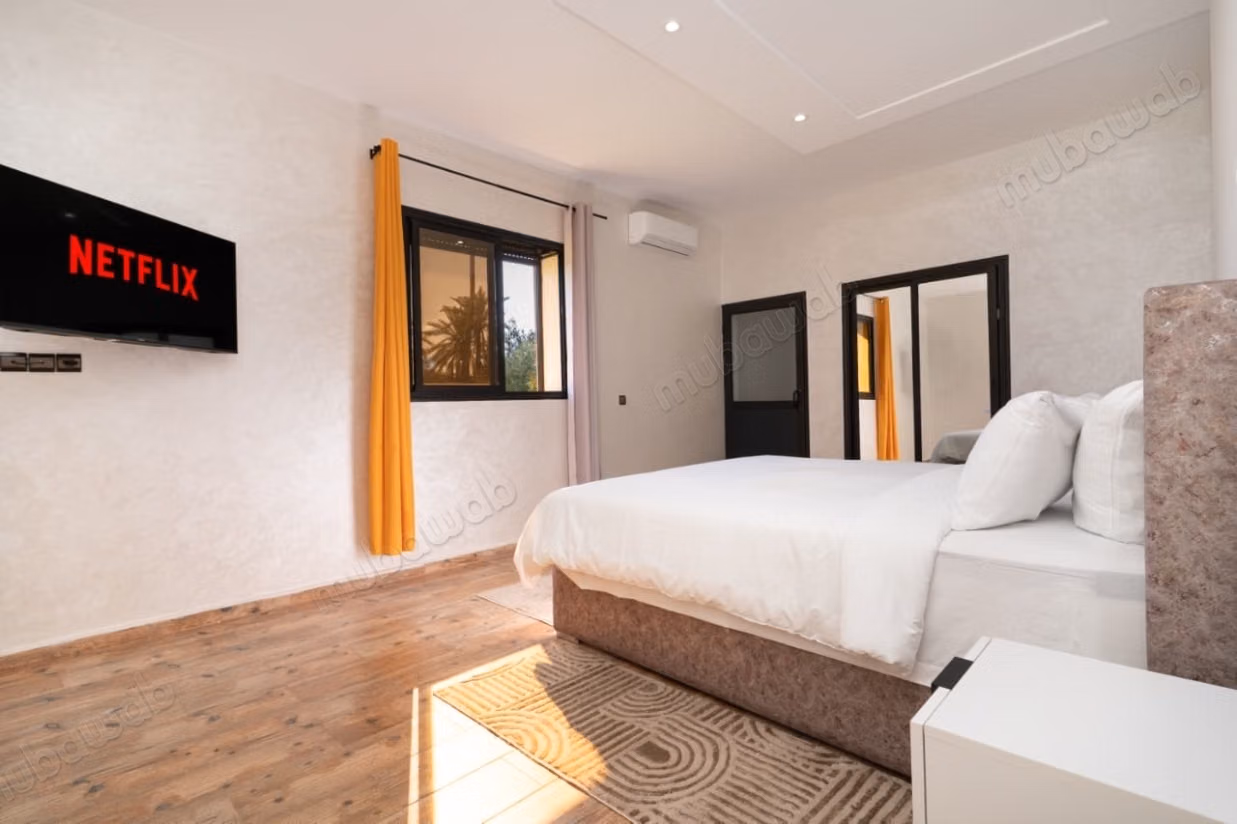 Villa de luxe vide à louer à Route de Fez.
Surface totale 1500 m².
Porte blindée, sécurité