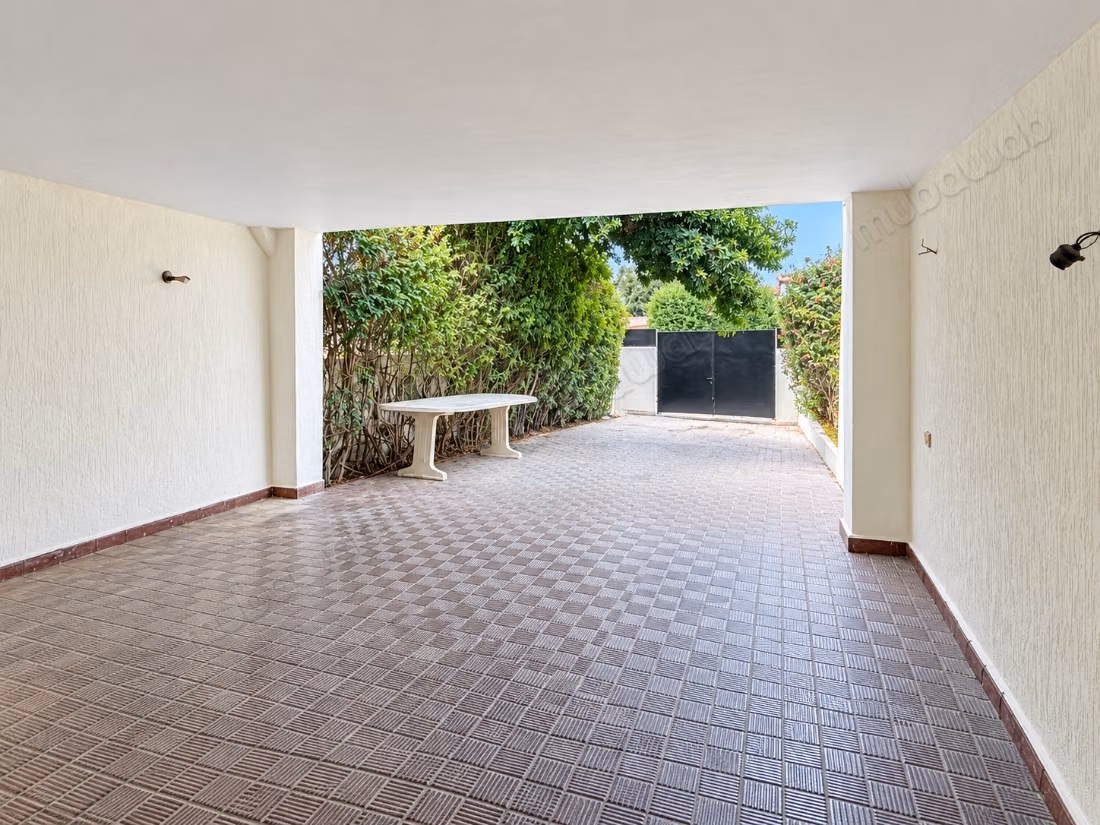 Superbe villa à louer à Riyad. Surface totale 500 m². Terrasse et jardin