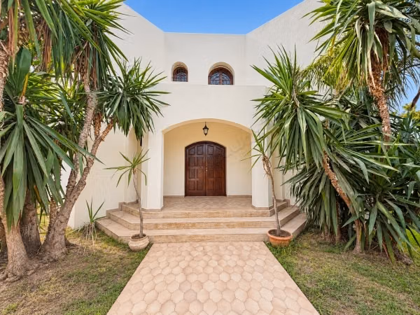 Prachtige villa te huur in Riyad. Totale oppervlakte 500 m². Terras en tuin