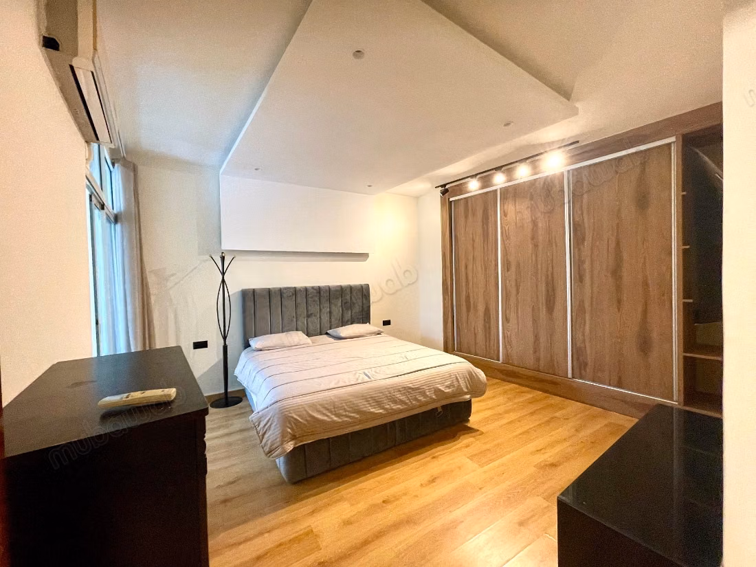 Furnished studio with terrace in Bourgogne neighborhood