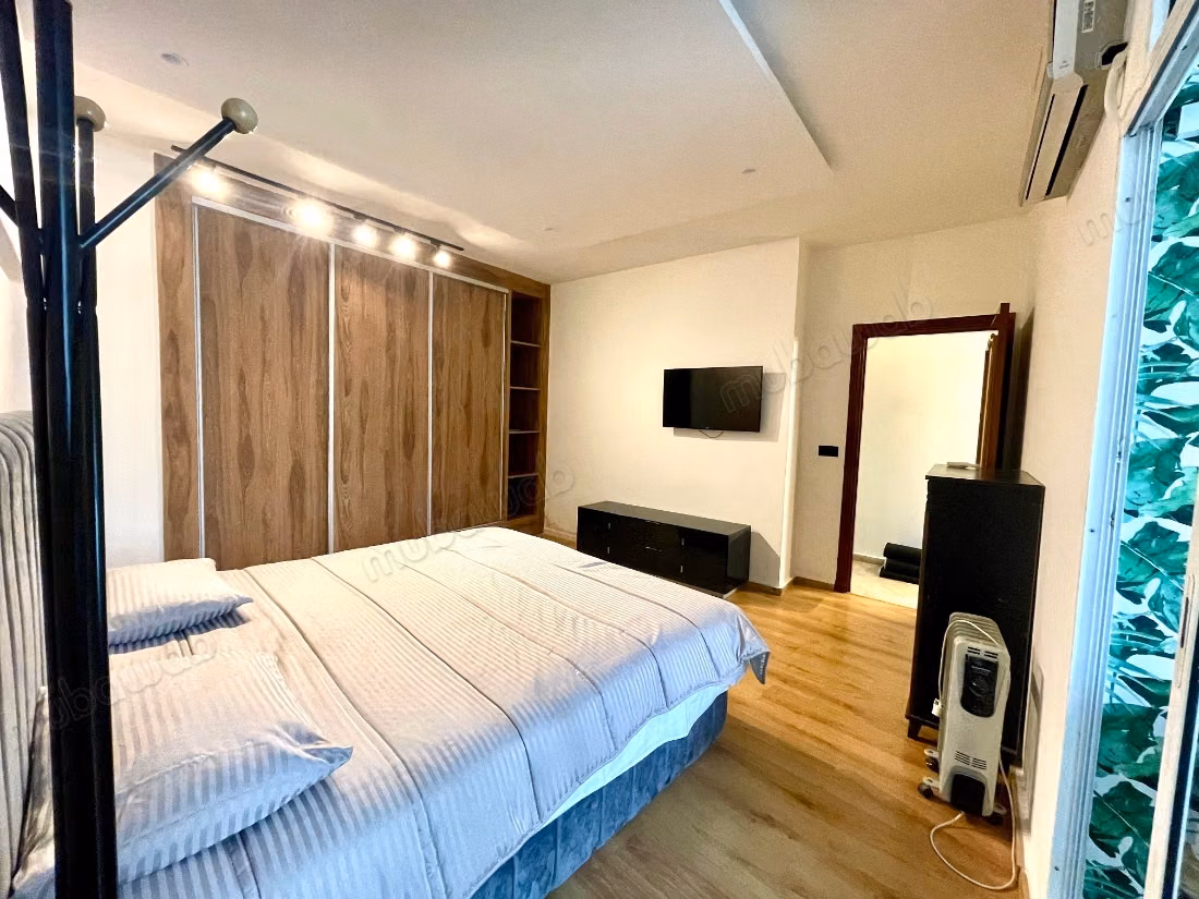 Furnished studio with terrace in Bourgogne neighborhood