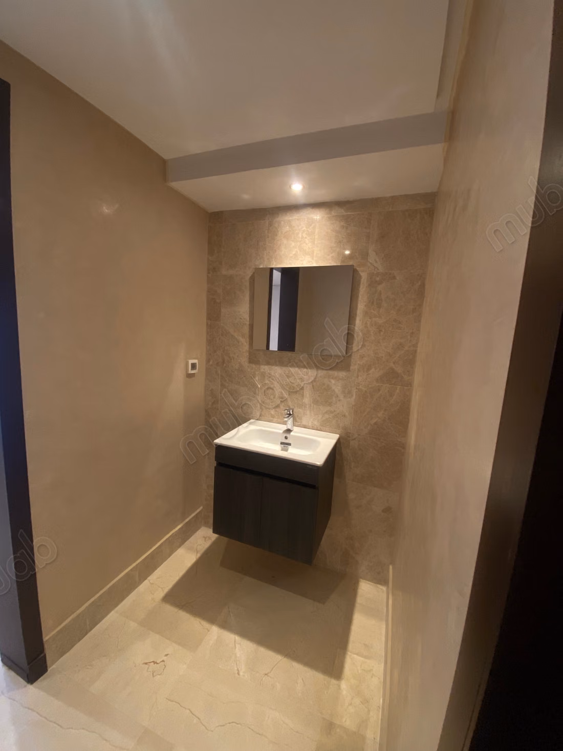 Superbe appartement à vendre à Ezzahra Plage. Surface de 132 m². Chauffage central et porte blindée