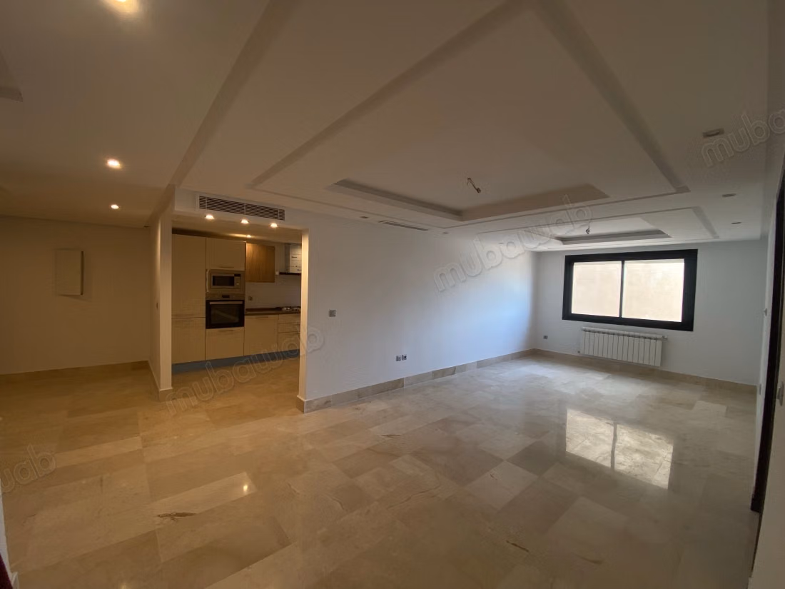 Superbe appartement à vendre à Ezzahra Plage. Surface de 132 m². Chauffage central et porte blindée