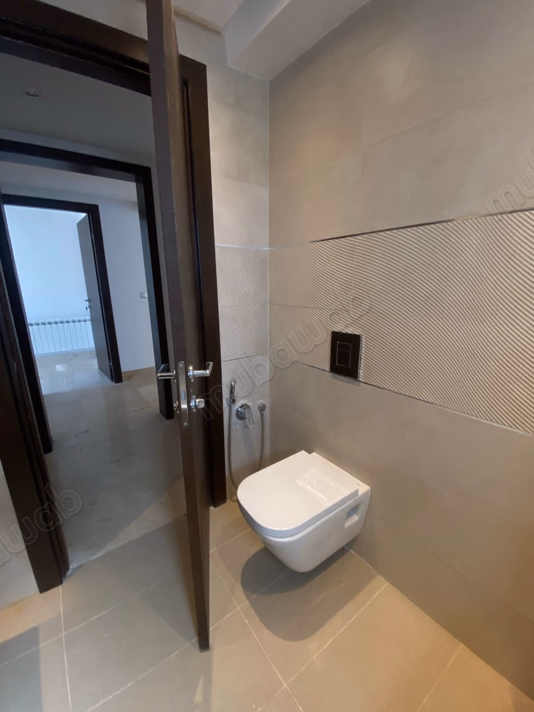 Superbe appartement à vendre à Ezzahra Plage. Surface de 132 m². Chauffage central et porte blindée