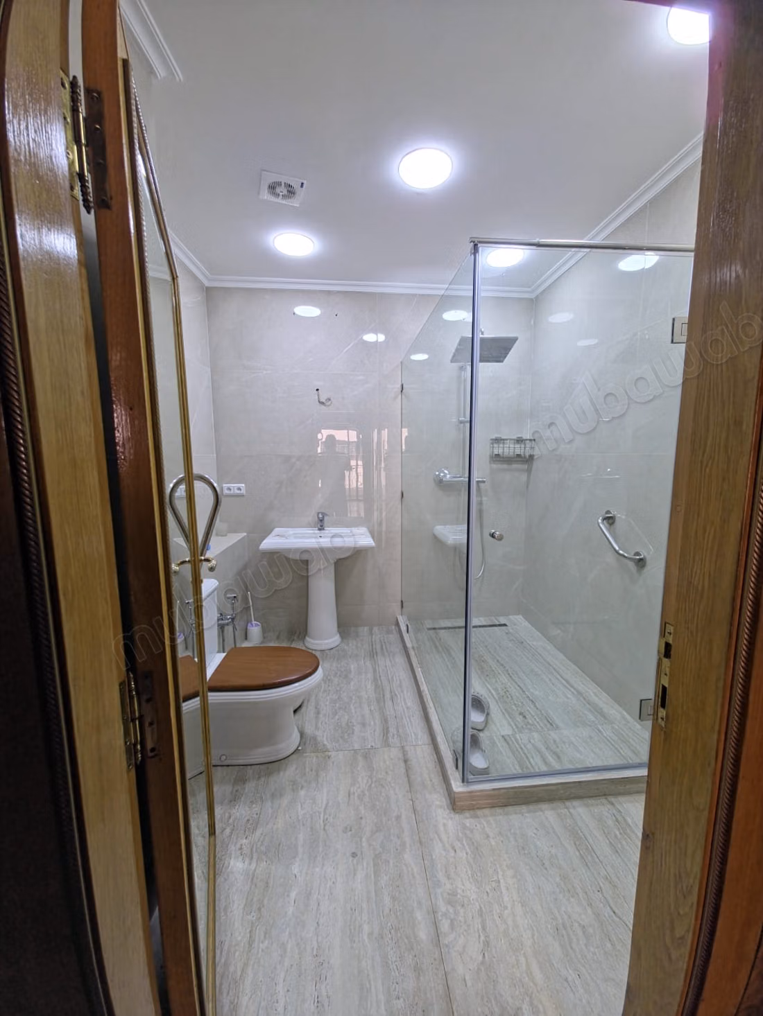 À louer appartement 250m a racine