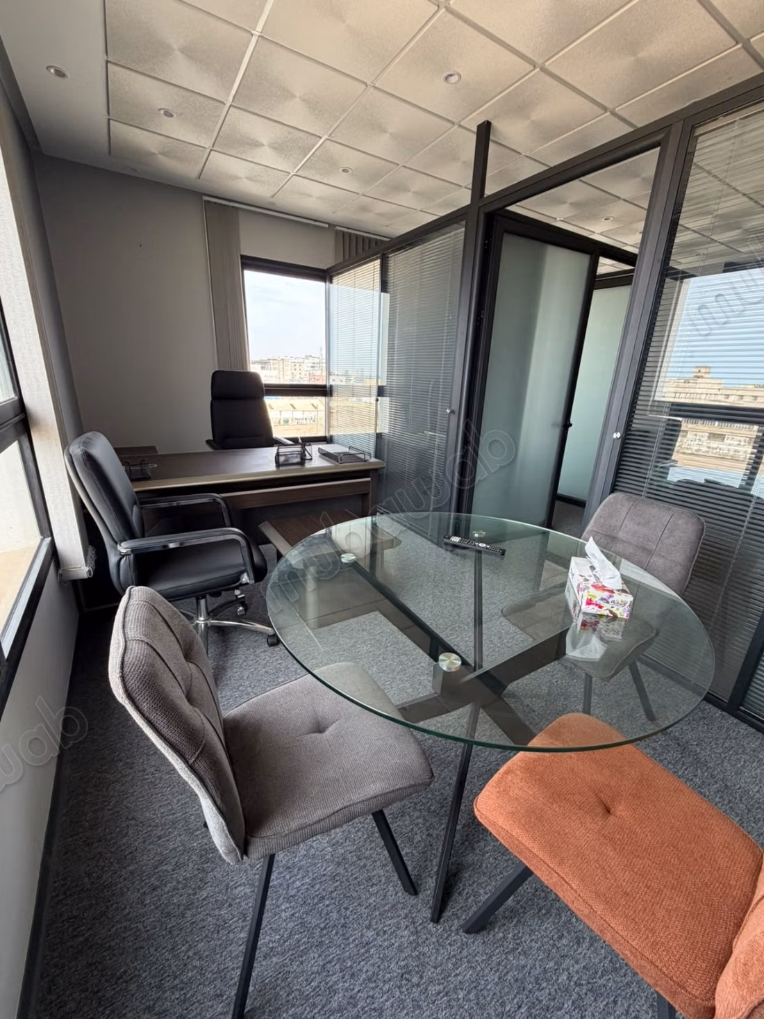 Petite Plateau bureau neuf aménagé vue mer