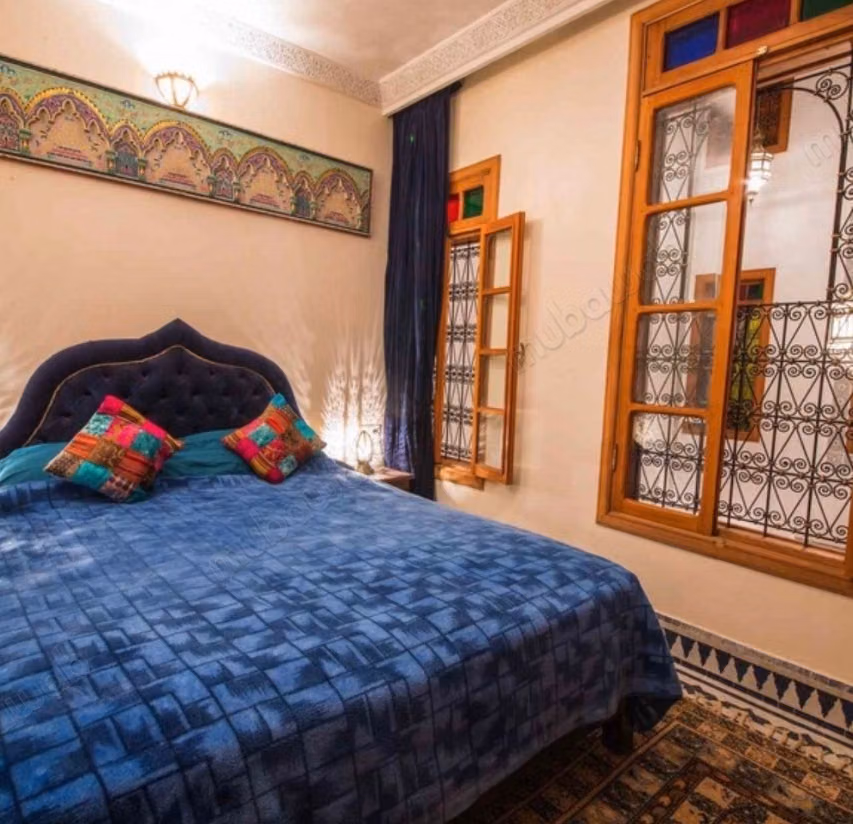 Somptueux riad à vendre à Méchouar Fès Jdid. Surface de 150 m². Bien meublé