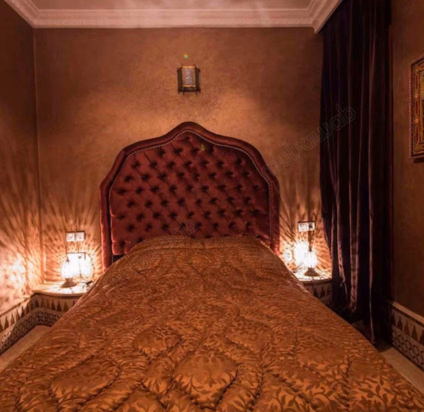 Somptueux riad à vendre à Méchouar Fès Jdid. Surface de 150 m². Bien meublé