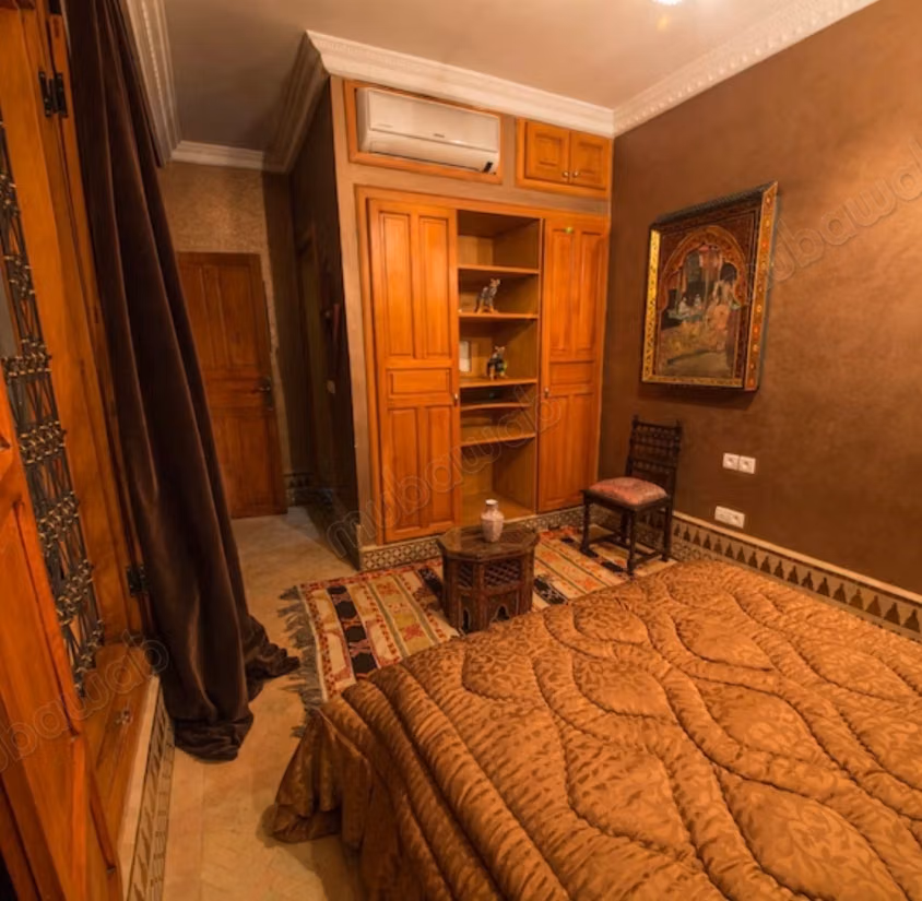 Somptueux riad à vendre à Méchouar Fès Jdid. Surface de 150 m². Bien meublé