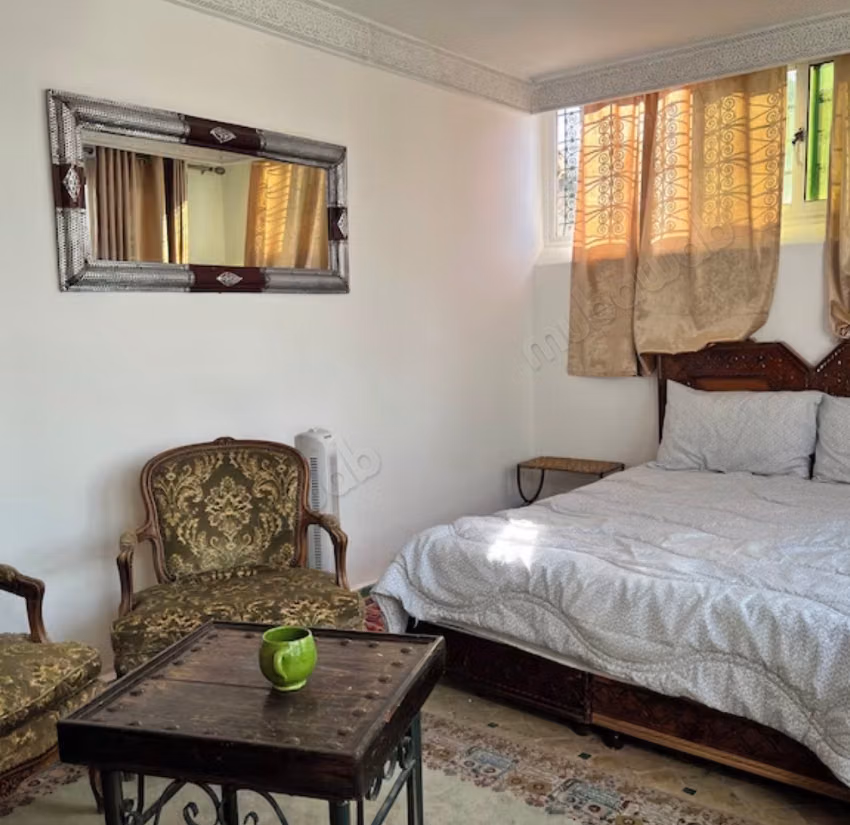Somptueux riad à vendre à Méchouar Fès Jdid. Surface de 150 m². Bien meublé