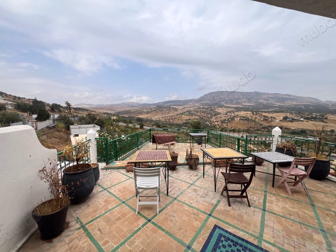 Somptueux riad à vendre à Méchouar Fès Jdid. Surface de 150 m². Bien meublé