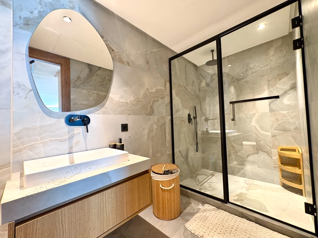 À LOUER – Superbe Duplex Meublé avec garage