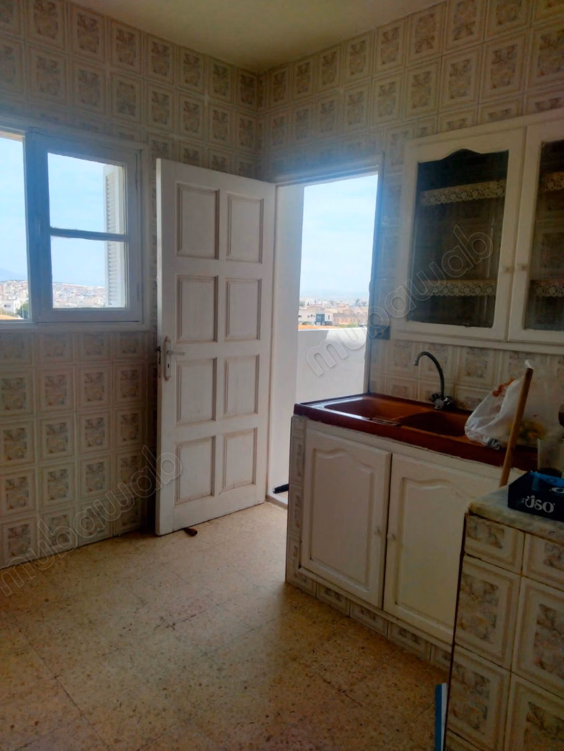 Bell'appartamento in vendita a El Ouardia. Superficie di 75 m². Sicuro 24 ore su 24