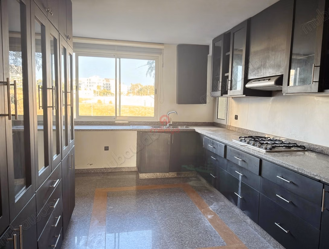 For Sale: Apartment in Aïn Diab