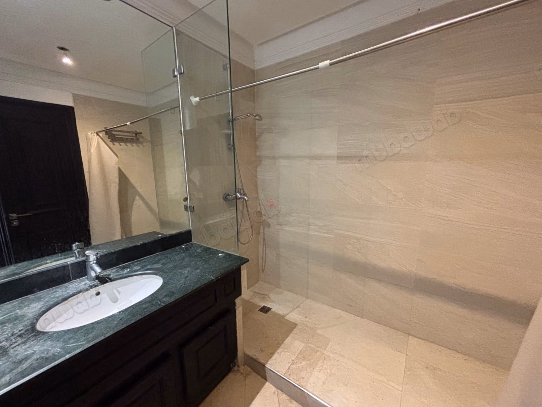 For Sale: Apartment in Aïn Diab