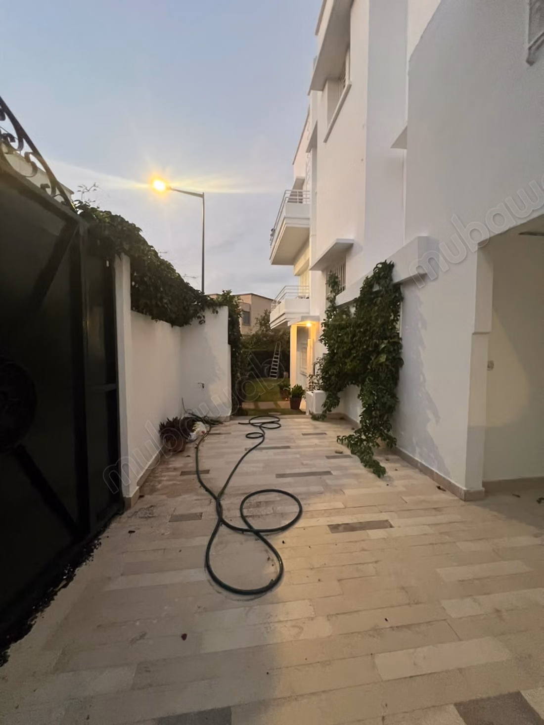 Somptueuse villa à louer en Hassan Centre Ville. Surface de 240 m². Tout confort avec cheminée et climatisation