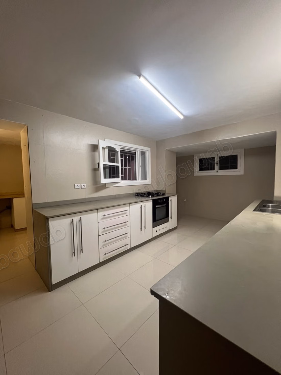 Somptueuse villa à louer en Hassan Centre Ville. Surface de 240 m². Tout confort avec cheminée et climatisation
