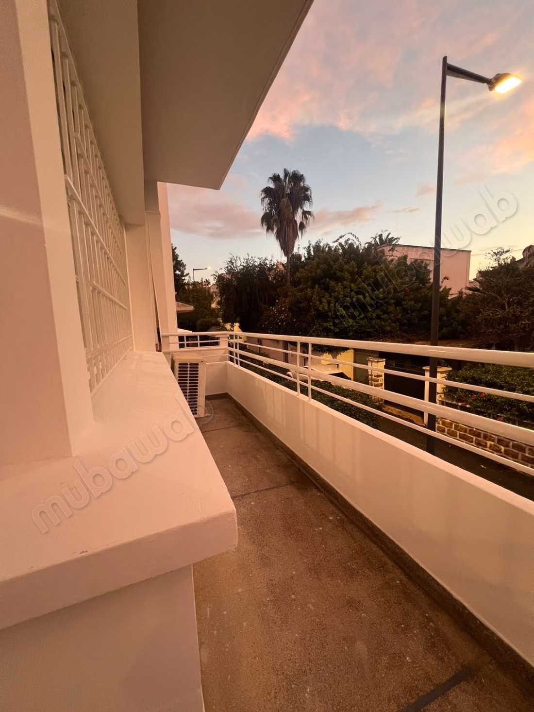 Somptueuse villa à louer en Hassan Centre Ville. Surface de 240 m². Tout confort avec cheminée et climatisation