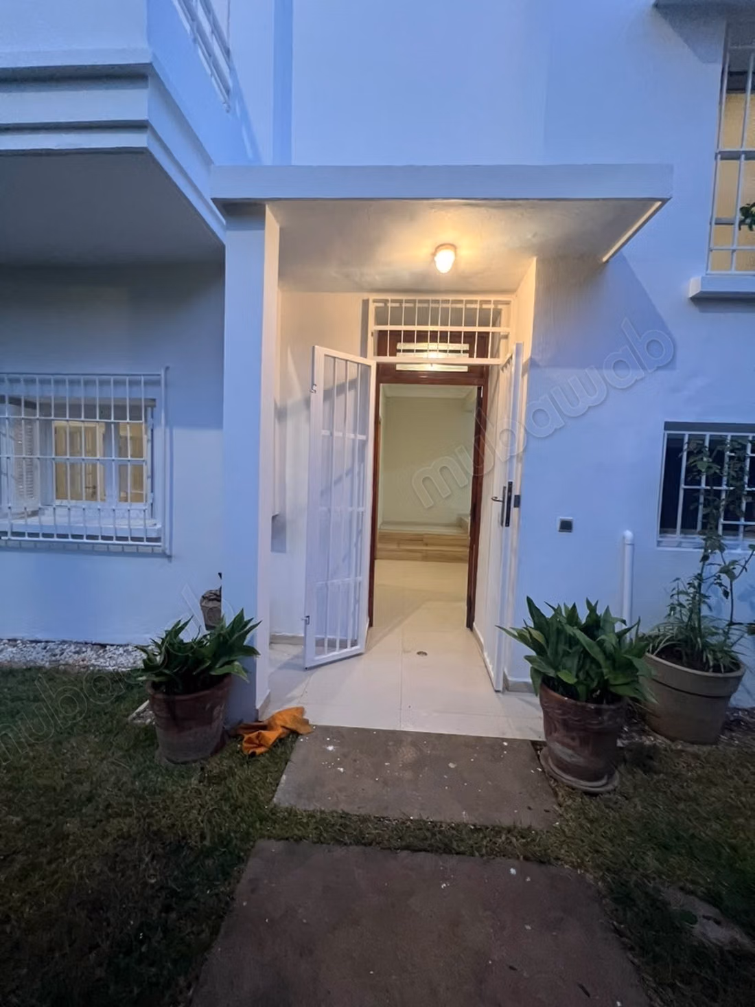 Somptueuse villa à louer en Hassan Centre Ville. Surface de 240 m². Tout confort avec cheminée et climatisation