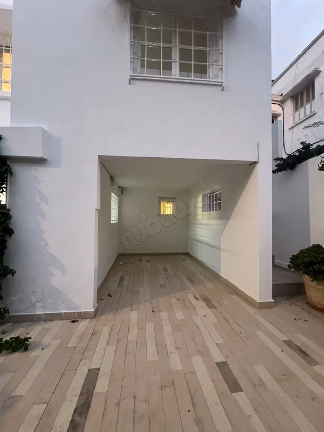 Somptueuse villa à louer en Hassan Centre Ville. Surface de 240 m². Tout confort avec cheminée et climatisation