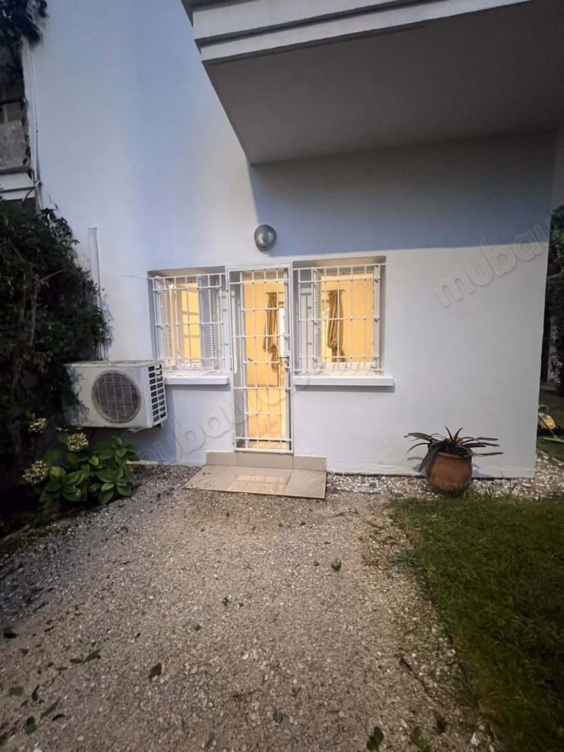 Somptueuse villa à louer en Hassan Centre Ville. Surface de 240 m². Tout confort avec cheminée et climatisation