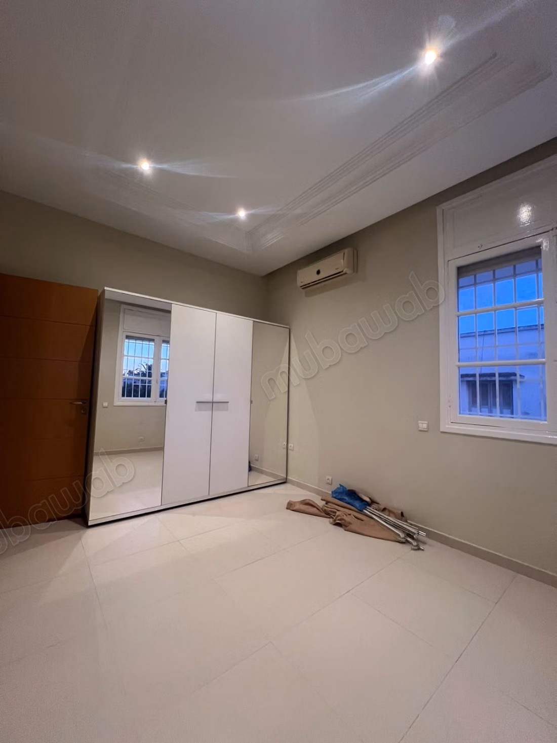 Somptueuse villa à louer en Hassan Centre Ville. Surface de 240 m². Tout confort avec cheminée et climatisation