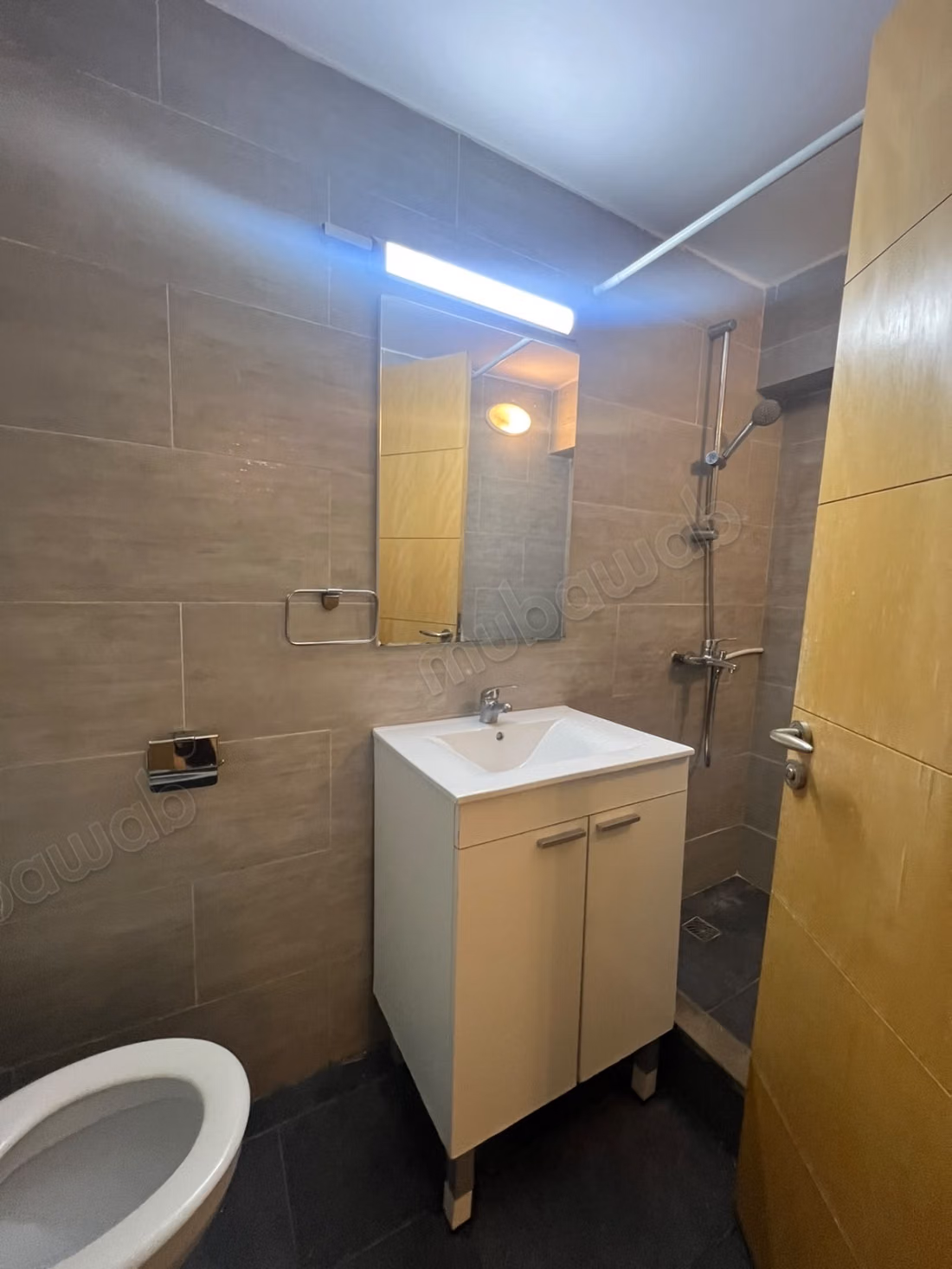 Somptueuse villa à louer en Hassan Centre Ville. Surface de 240 m². Tout confort avec cheminée et climatisation